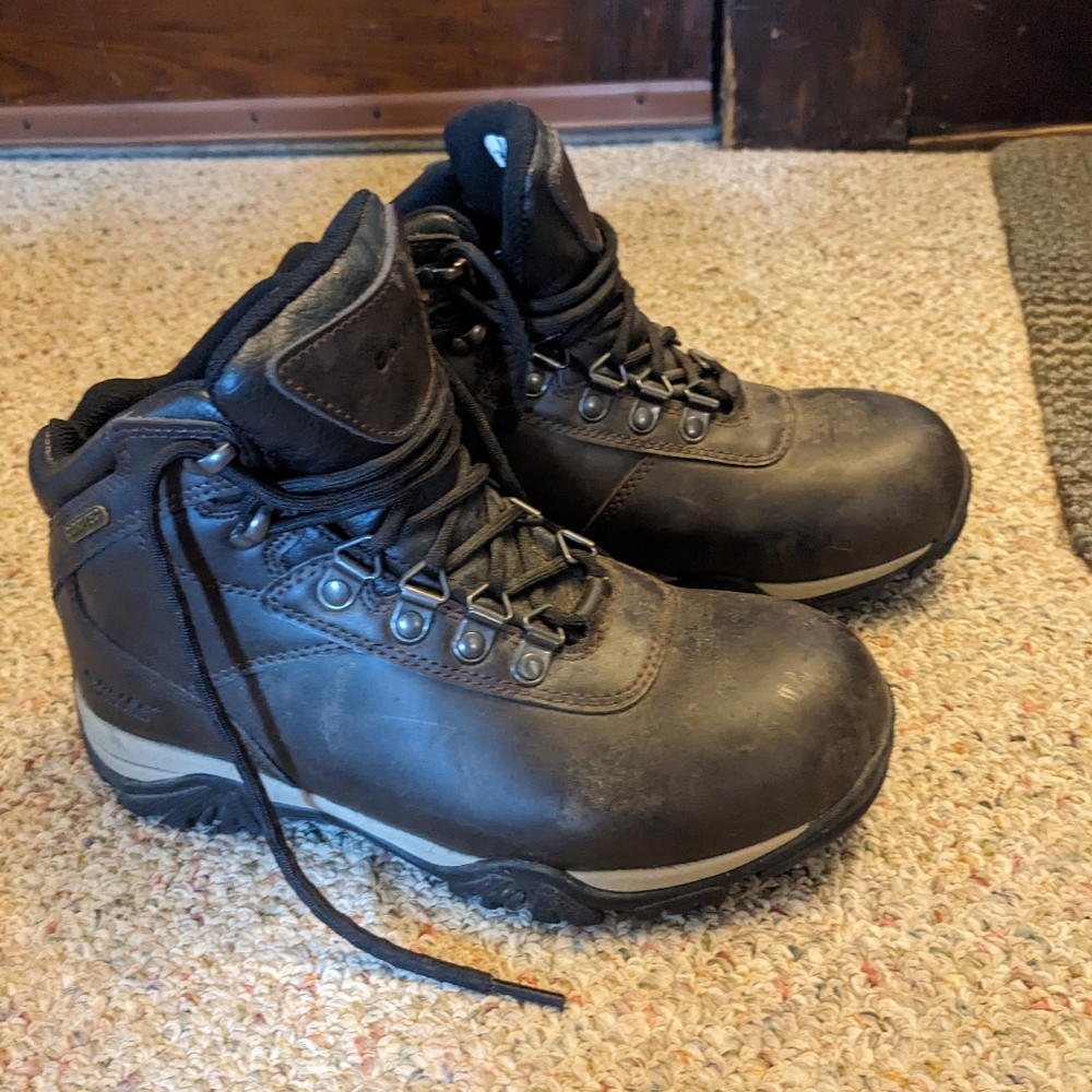 HI-TEC Hiking Boots- size 6